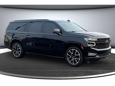 Used 2023 Chevrolet Suburban RST w/ Luxury Package AWD/4WD image 13