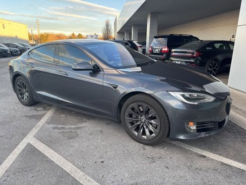 Used 2019 Tesla Model S 75D image 2