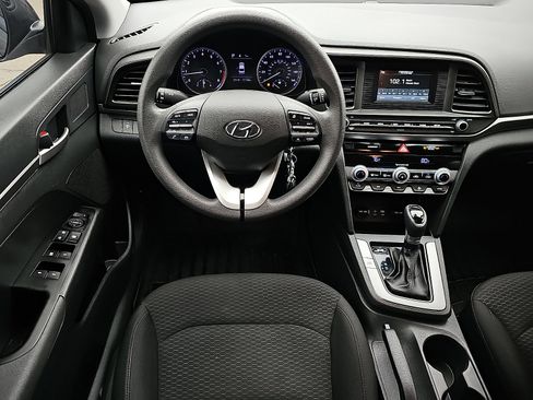 Used 2020 Hyundai Elantra SE w/ Cargo Package (C1) image 11