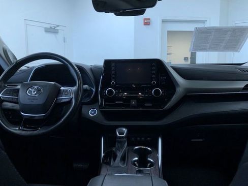 Used 2020 Toyota Highlander Limited image 19