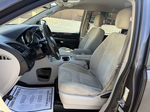 Used 2016 Dodge Grand Caravan SXT w/ UConnect Hands-Free Group FWD image 12