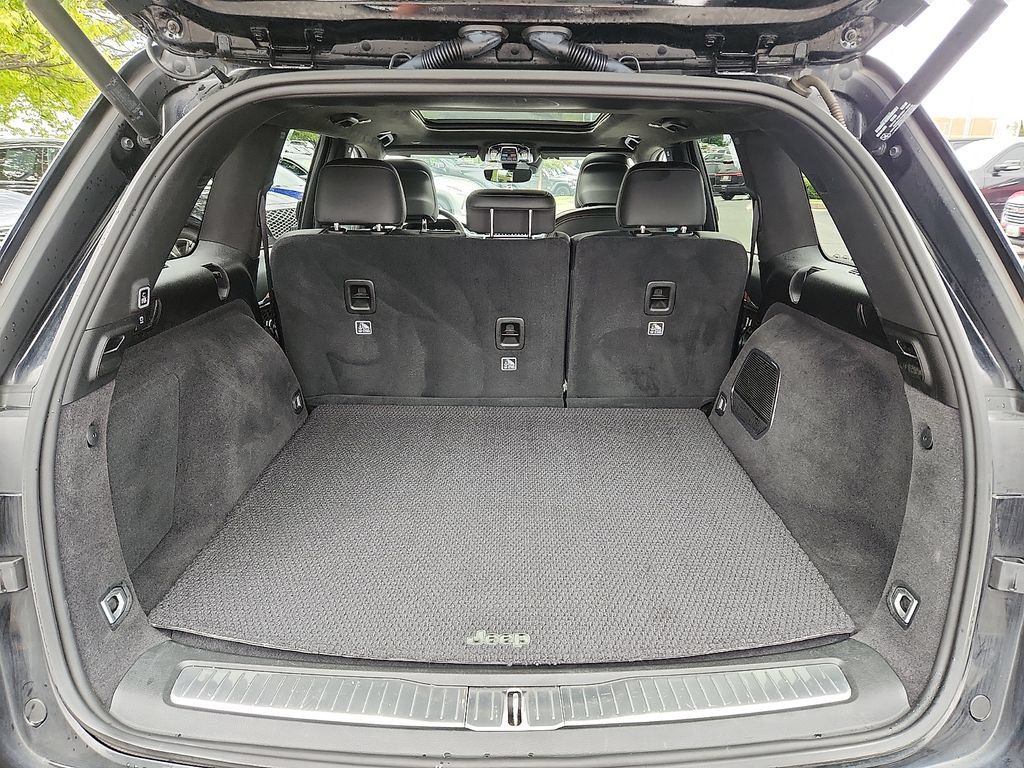 Used 2023 Jeep Grand Cherokee Summit AWD/4WD image 30