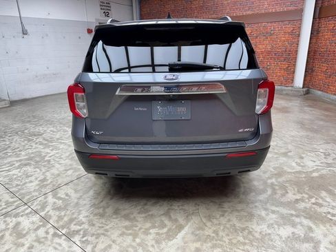 Certified 2022 Ford Explorer XLT image 4