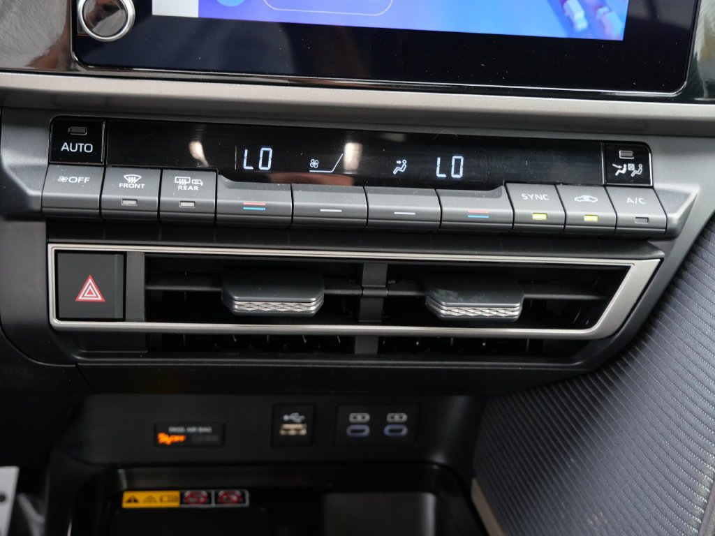 Certified 2025 Toyota Camry SE FWD image 21