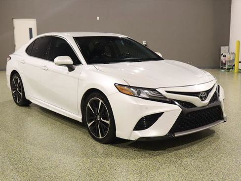 Used 2018 Toyota Camry XSE FWD image 1