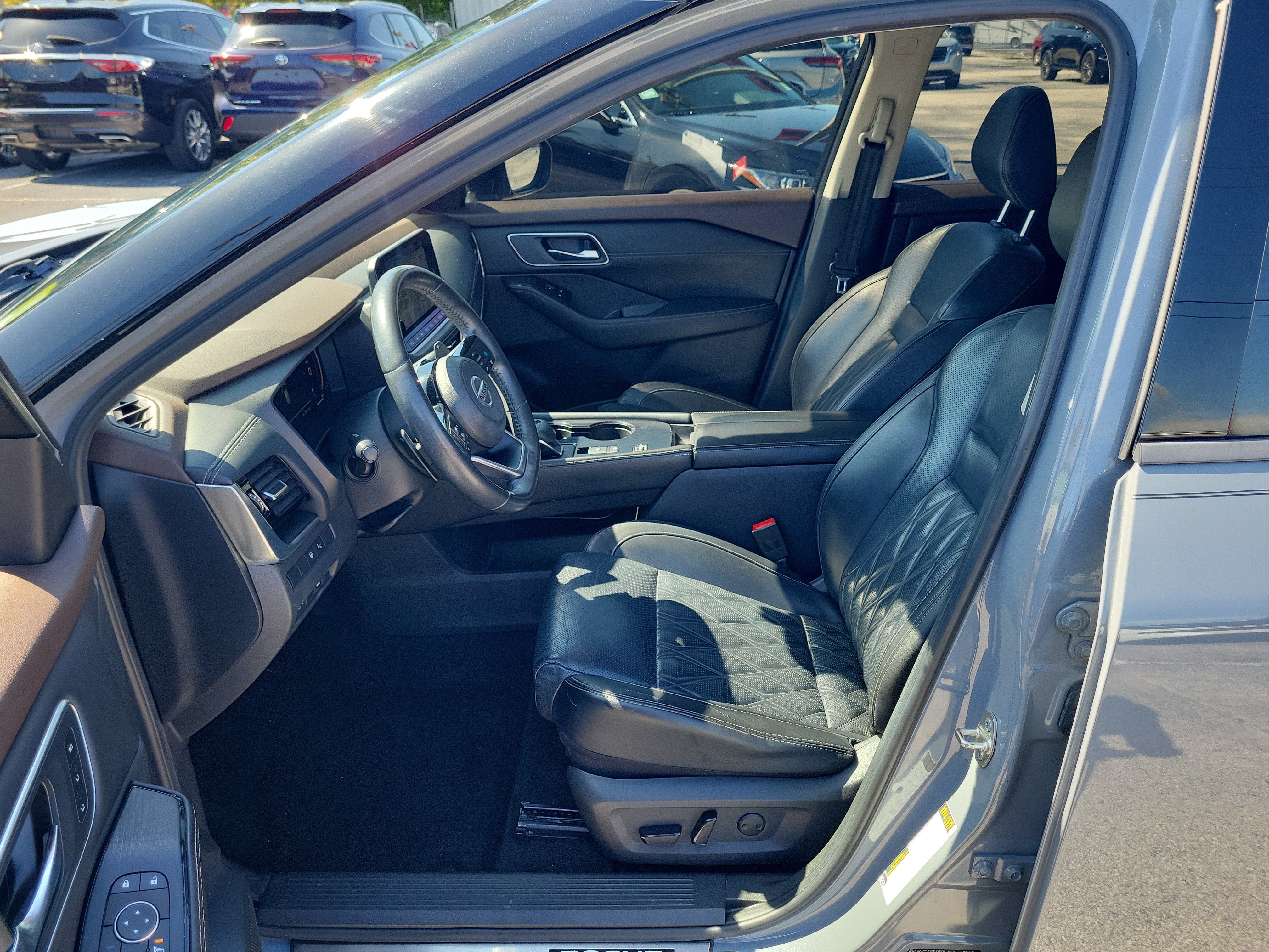 Used 2021 Nissan Rogue Platinum FWD image 12
