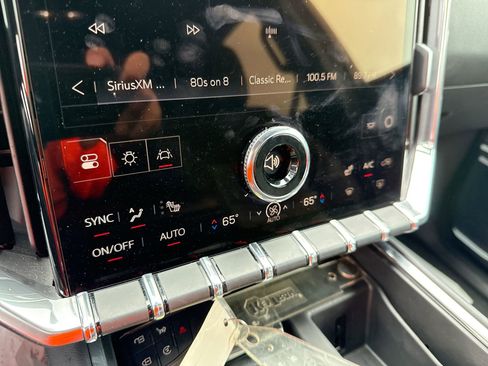 Used 2025 GMC Acadia Elevation image 16