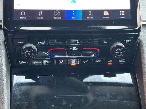 Used 2023 Jeep Grand Cherokee L Limited w/ Black Appearance Package image 29