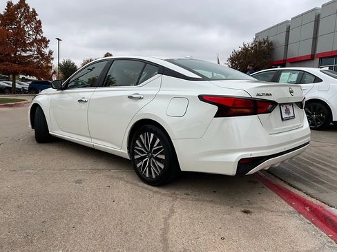 Used 2025 Nissan Altima 2.5 SV image 8