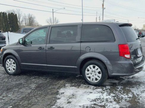 Used 2020 Dodge Grand Caravan SE w/ UConnect Hands-Free Group image 6