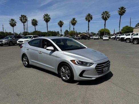Used 2018 Hyundai Elantra SEL image 2
