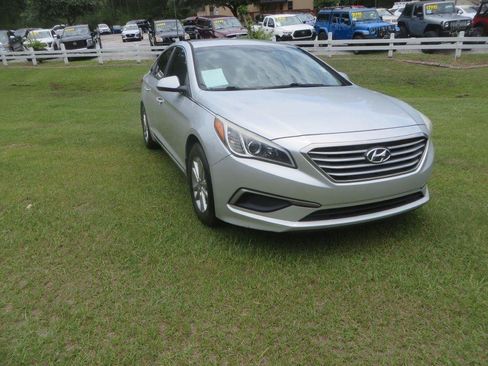 Used 2016 Hyundai Sonata SE FWD image 4