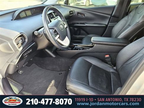 Used 2018 Toyota Prius Three image 18