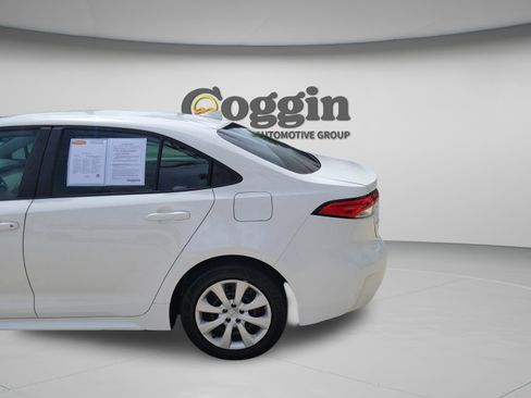Used 2022 Toyota Corolla LE FWD image 29