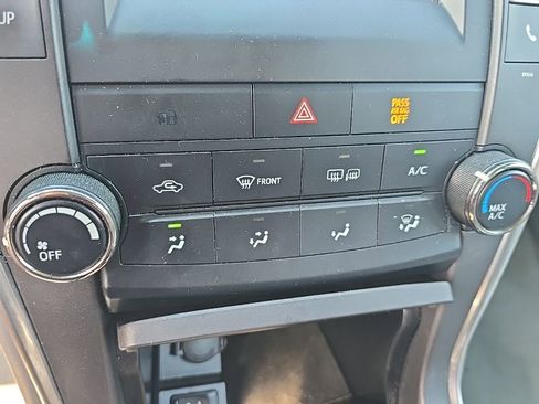 Used 2016 Toyota Camry LE image 17