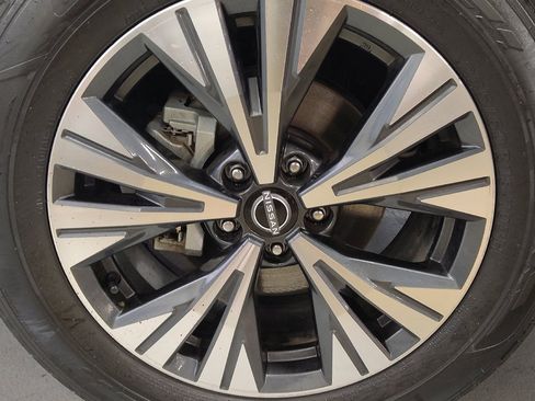 Used 2022 Nissan Rogue SV FWD image 31