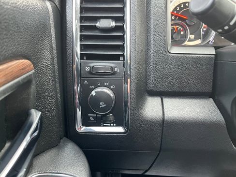 Used 2017 RAM 1500 Laramie image 21