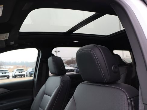 New 2026 Chevrolet Traverse LT w/ Sun and Wheel Package image 25