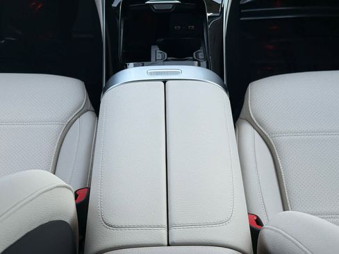 Certified 2025 Mercedes-Benz C 300 4MATIC Sedan image 12