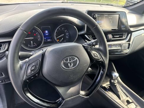 Used 2018 Toyota C-HR XLE FWD image 23