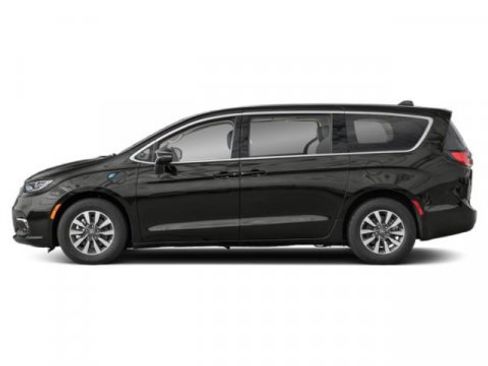 Used 2024 Chrysler Pacifica Premium image 3