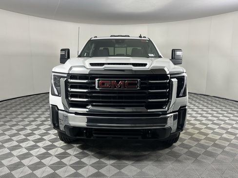 Used 2024 GMC Sierra 3500 SLE w/ Preferred Package image 10