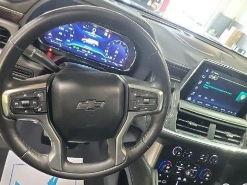 Used 2022 Chevrolet Suburban Z71 w/ Luxury Package image 9
