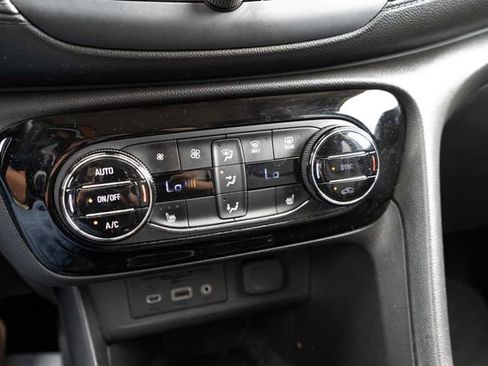 Used 2021 Buick Encore GX Essence w/ Advanced Technology Package image 17