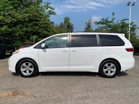 Used 2016 Toyota Sienna LE FWD image 5