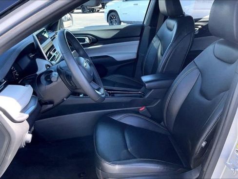 Used 2025 Jeep Compass Limited image 27