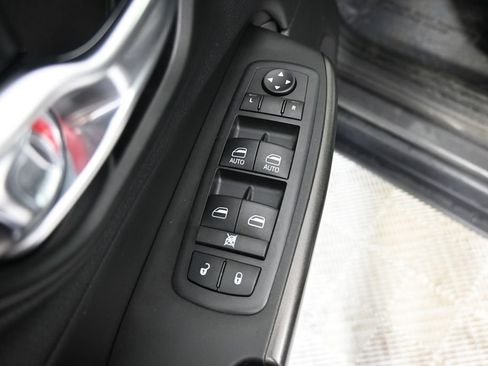 Used 2021 Jeep Cherokee Trailhawk image 20