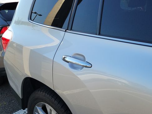 Used 2012 Toyota Highlander Limited w/ Tow Pkg AWD/4WD image 16