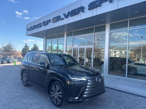 Used 2025 Lexus LX 600 4WD w/ Luxury Package image 2