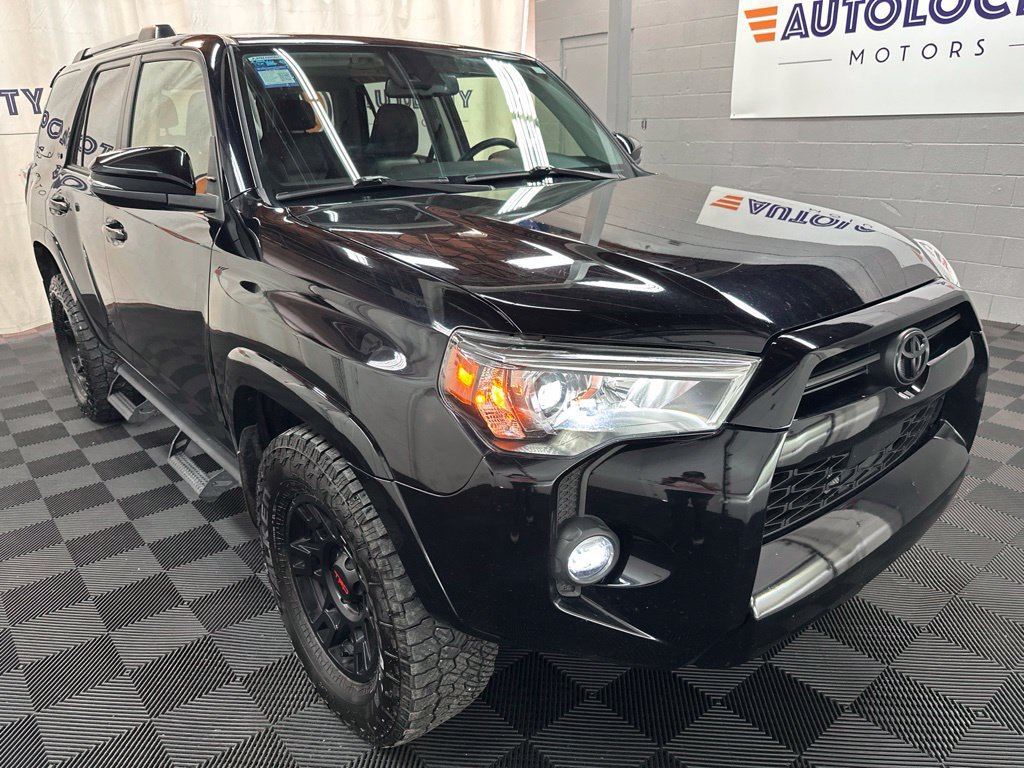 Used 2022 Toyota 4Runner SR5 Premium w/ Moonroof Package AWD/4WD image 2