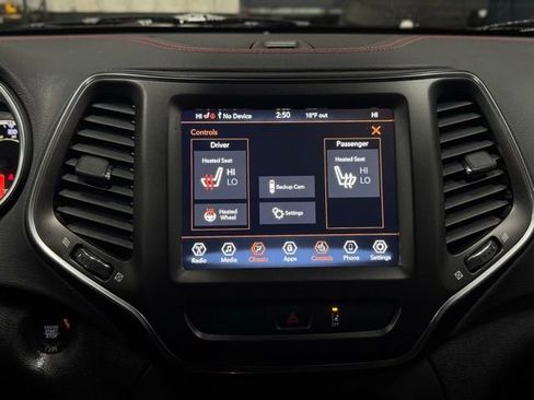 Used 2022 Jeep Cherokee Trailhawk w/ Comfort/Convenience Group image 36