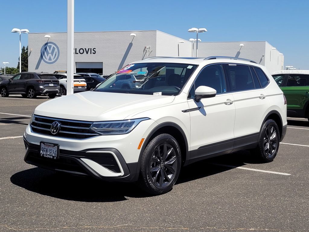 Used 2023 Volkswagen Tiguan SE AWD/4WD image 10