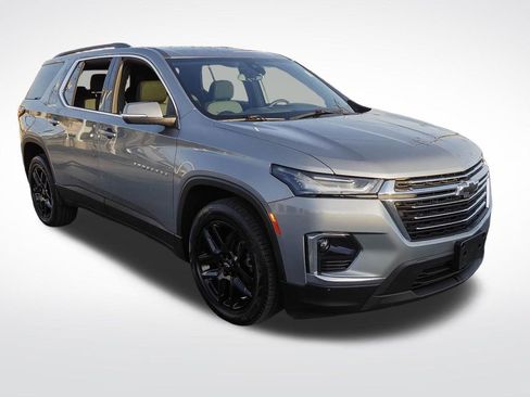 Used 2023 Chevrolet Traverse LT FWD image 3
