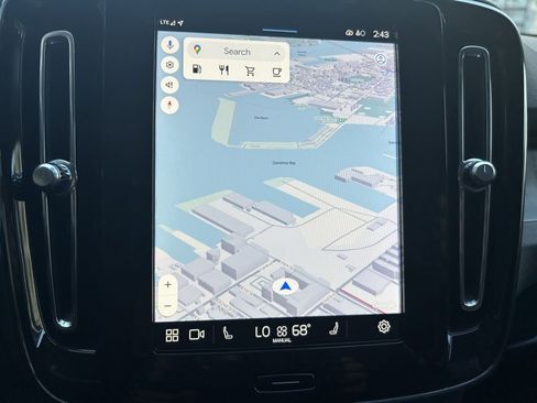 Certified 2025 Volvo XC40 B5 Plus image 21