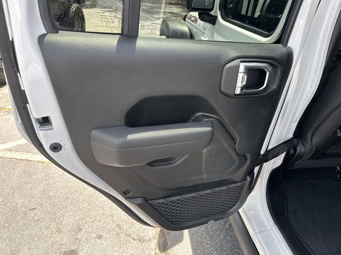 Used 2025 Jeep Wrangler Unlimited Rubicon w/ Convenience Group image 25