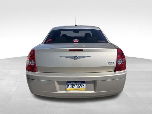 Used 2008 Chrysler 300 Touring RWD image 6