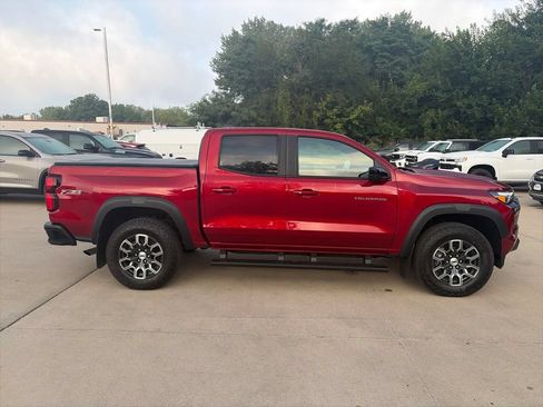 Used 2024 Chevrolet Colorado Z71 w/ Z71 Convenience Package 2 AWD/4WD image 6