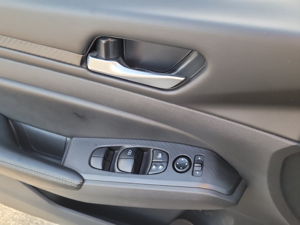 Used 2025 Nissan Altima 2.5 SV FWD image 17