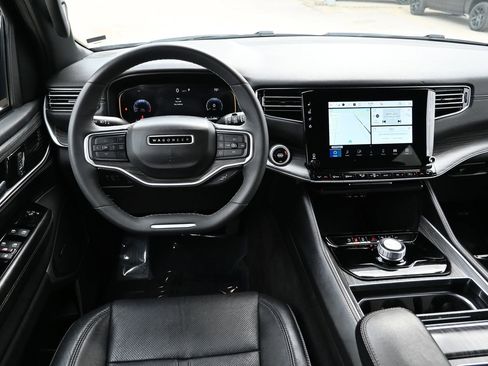 Used 2024 Jeep Wagoneer Series II w/ Flexible Seating Group RWD image 18