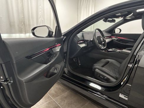 Used 2024 BMW i5 eDrive40i w/ M Sport Package image 23