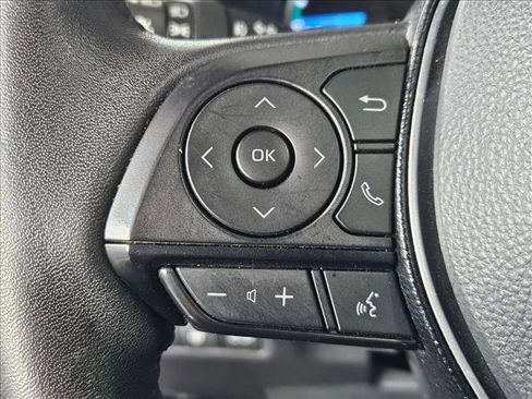 Used 2021 Toyota RAV4 XLE Premium image 11