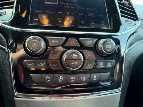 Used 2019 Jeep Grand Cherokee Limited image 21