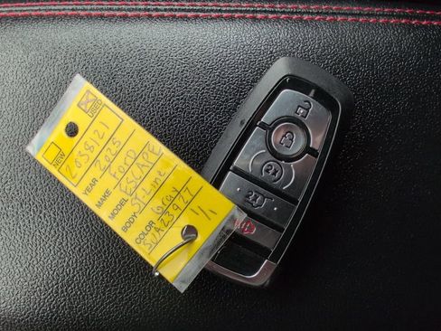 Used 2025 Ford Escape ST-Line w/ Tech Pack #1 AWD/4WD image 38