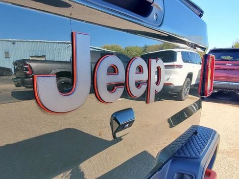 Used 2022 Jeep Gladiator Mojave w/ Cold Weather Group image 28