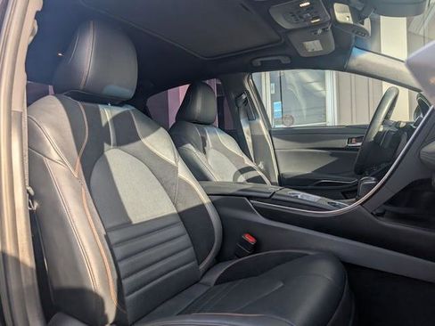 Used 2022 Toyota Avalon XSE image 25