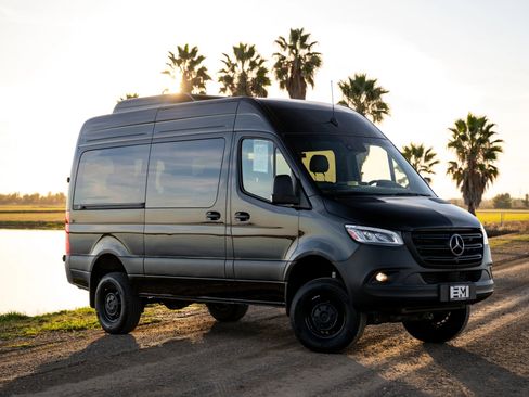 Used 2024 Mercedes-Benz Sprinter 2500 image 1